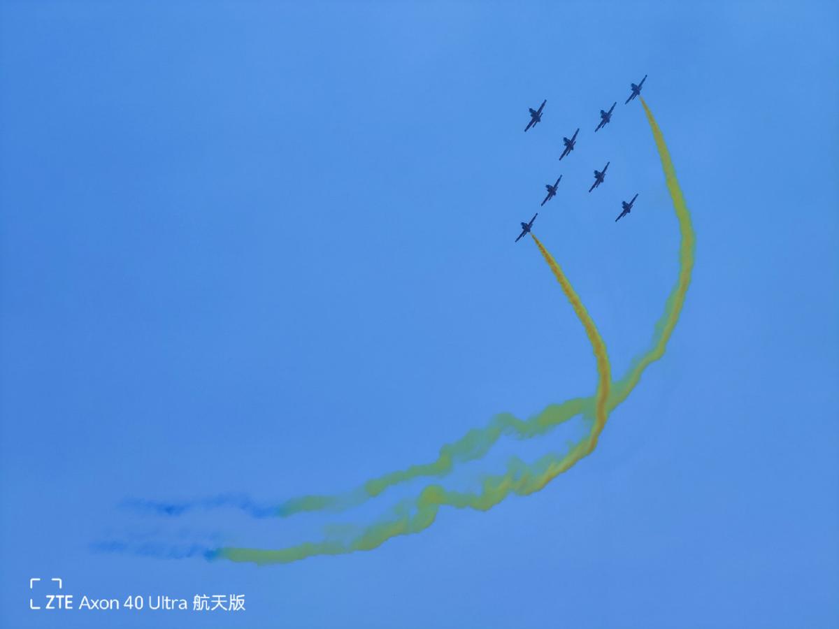 吴京代言中兴屏下版中兴axon30pro,中兴axon50ultra吴京代言