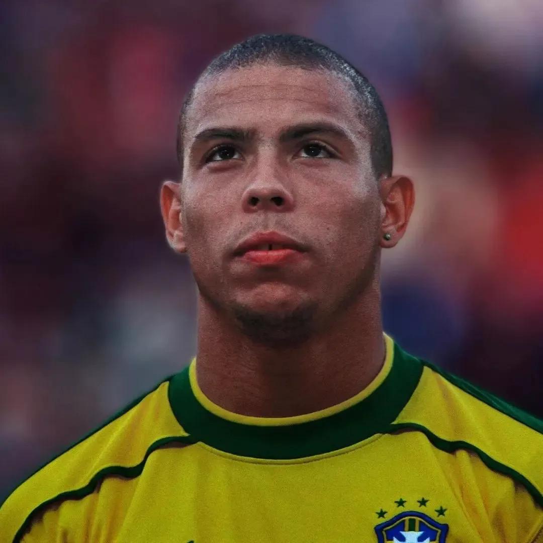 盘点足球史上二十位最伟大的球星,足坛最伟大的十大巨星