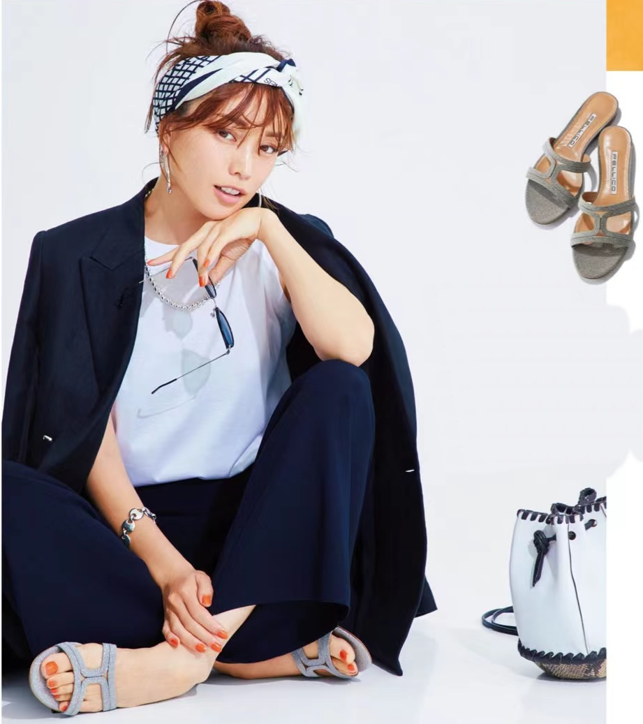 女生夏天穿凉鞋感到尴尬吗,夏天穿凉鞋是不是不礼貌