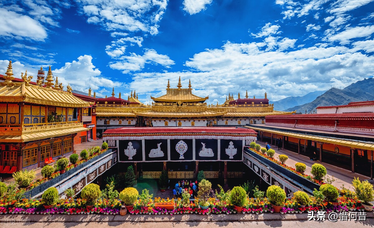 平定叛乱，册立达赖