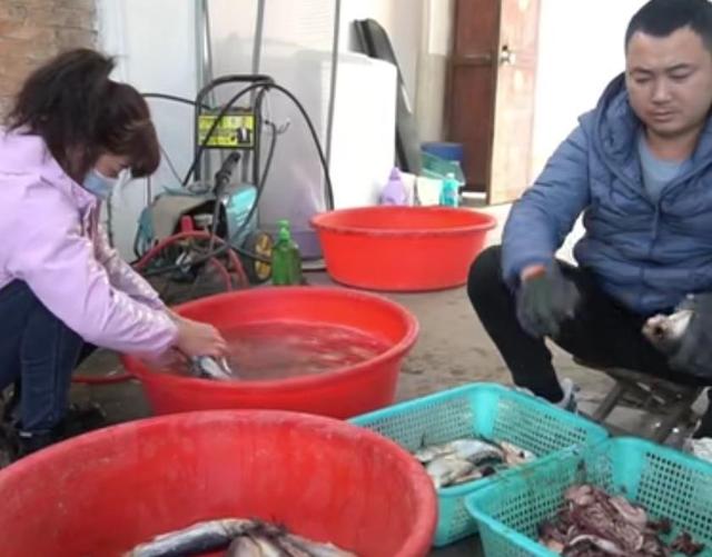 山东小伙3000元发家卖小吃,山东小哥摆摊