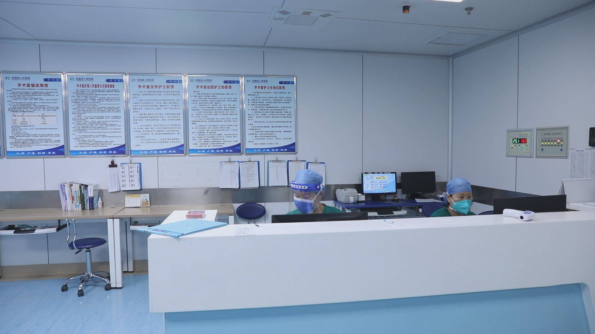 无影灯下的守护者医路有你,无影灯下的生命保护神