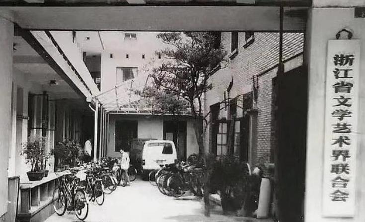 农夫山泉创始人钟睒睒简短创业史,农夫山泉首富钟睒睒创业故事