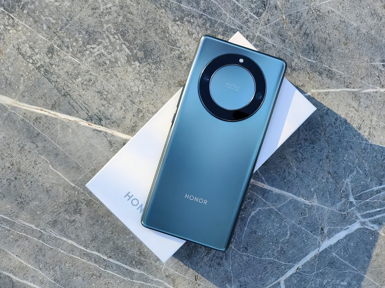 还是妥协了，荣耀价格“大跳水”，5100mAh低至一千出头