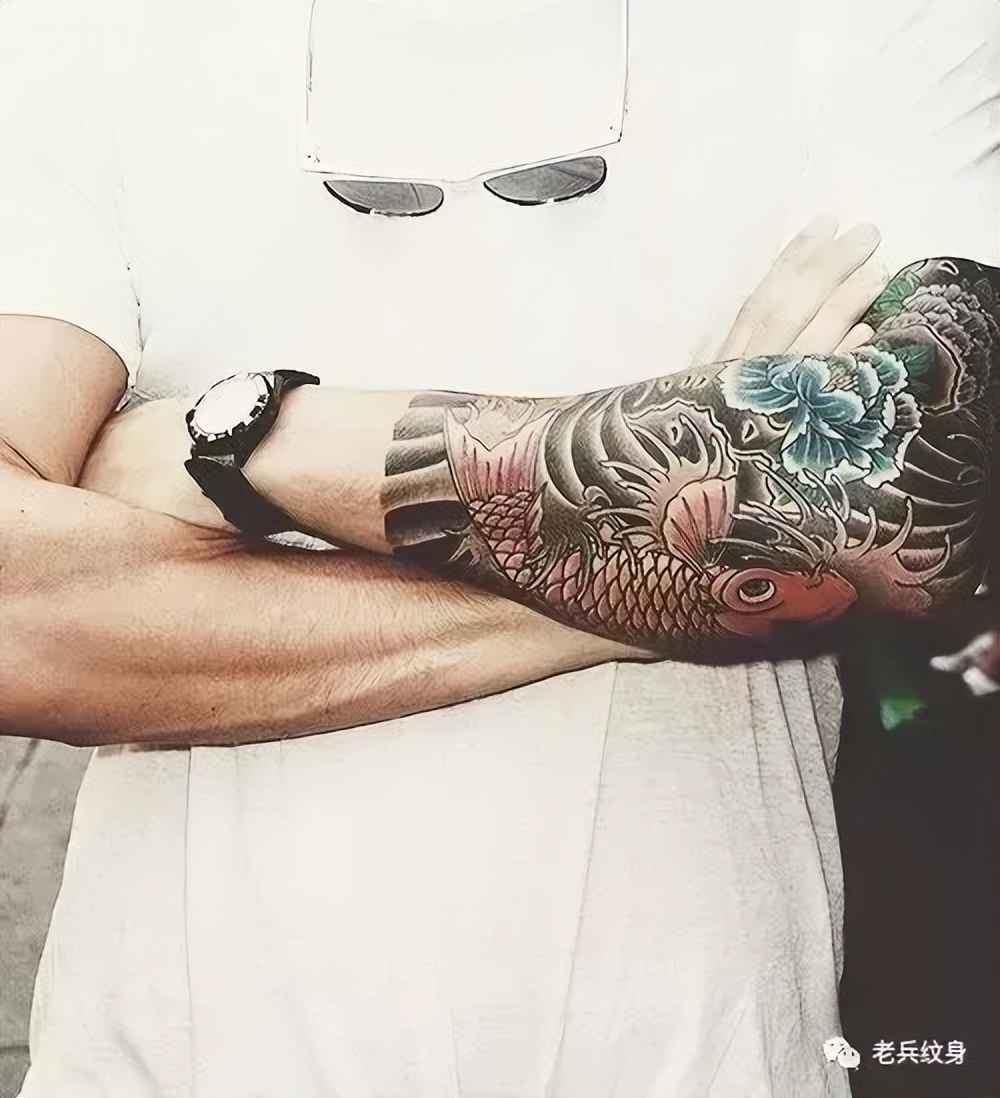 花臂纹身彩臂,花臂一次性纹好还是分次纹好