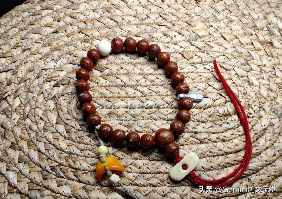 星月菩提和翡翠手串哪个好,星月菩提和菩提根哪个容易盘