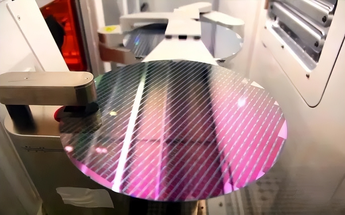 尼康DUV光刻机是否使用美国光源 (尼康和佳能光刻机多少nm)