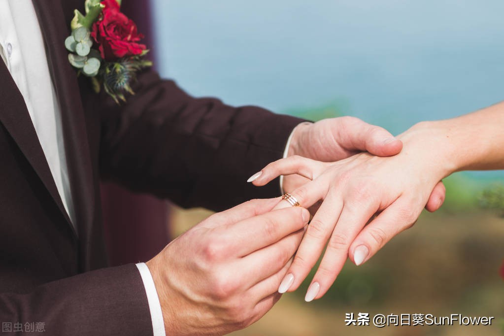 俄国风情：江苏小伙刘万年，向心爱的俄罗斯姑娘求婚，好事将至