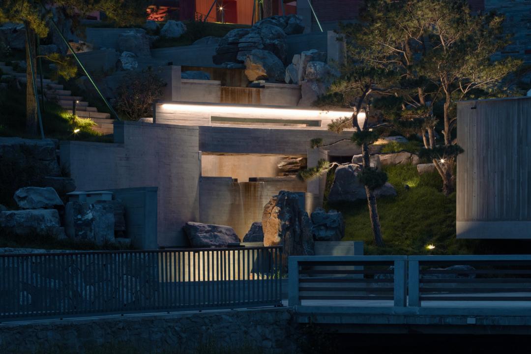 雁柏山庄的夜景,雁柏山庄远景