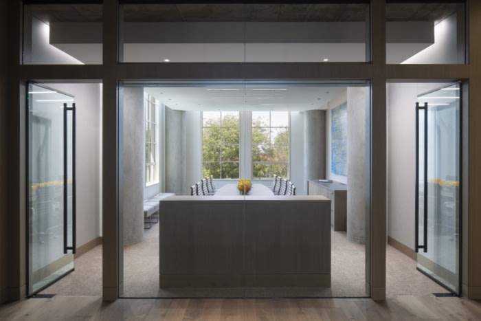 简约风格办公走廊空间灯光描述,大面积办公室装潢施工现代风