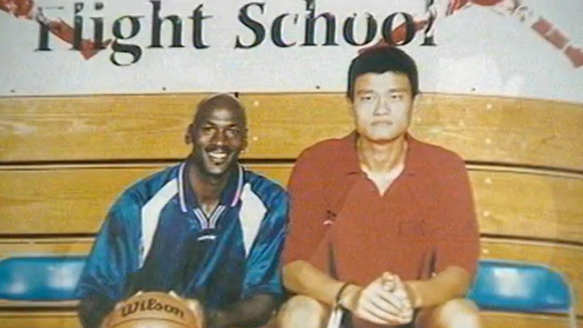 姚明与妻子叶莉现状：41岁叶莉韵味十足，12岁女儿身高长到一米八