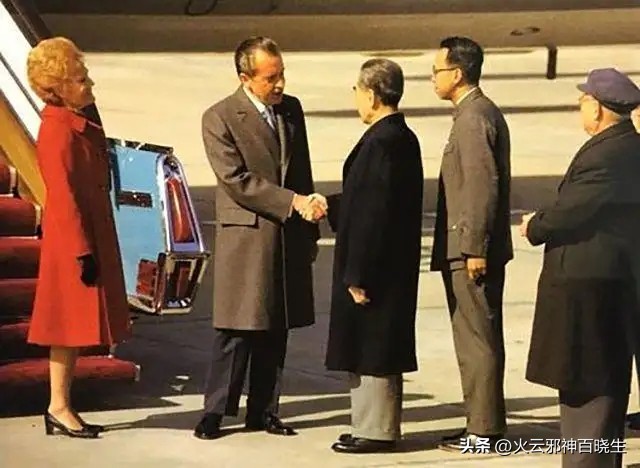 老版米老鼠和唐老鸭动画片片头曲 (米老鼠和唐老鸭动画片哪年制作)