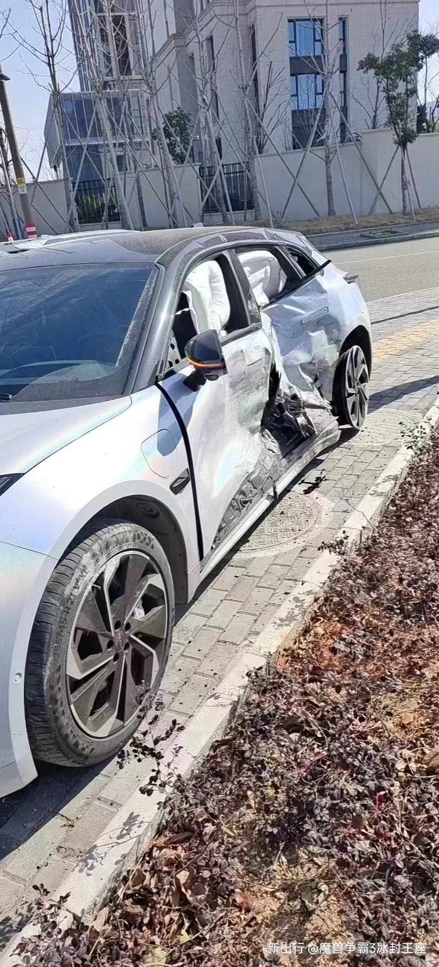 极氪001车主真实感受合集,极氪001换轮胎后底盘升降故障