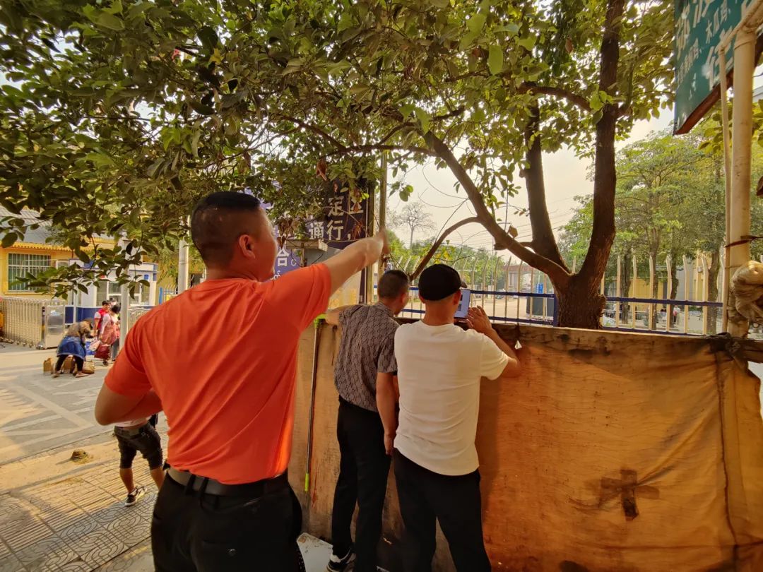 被骗缅北孩子家长盯着画面找人,陷入缅北电诈的孩子徘徊边境