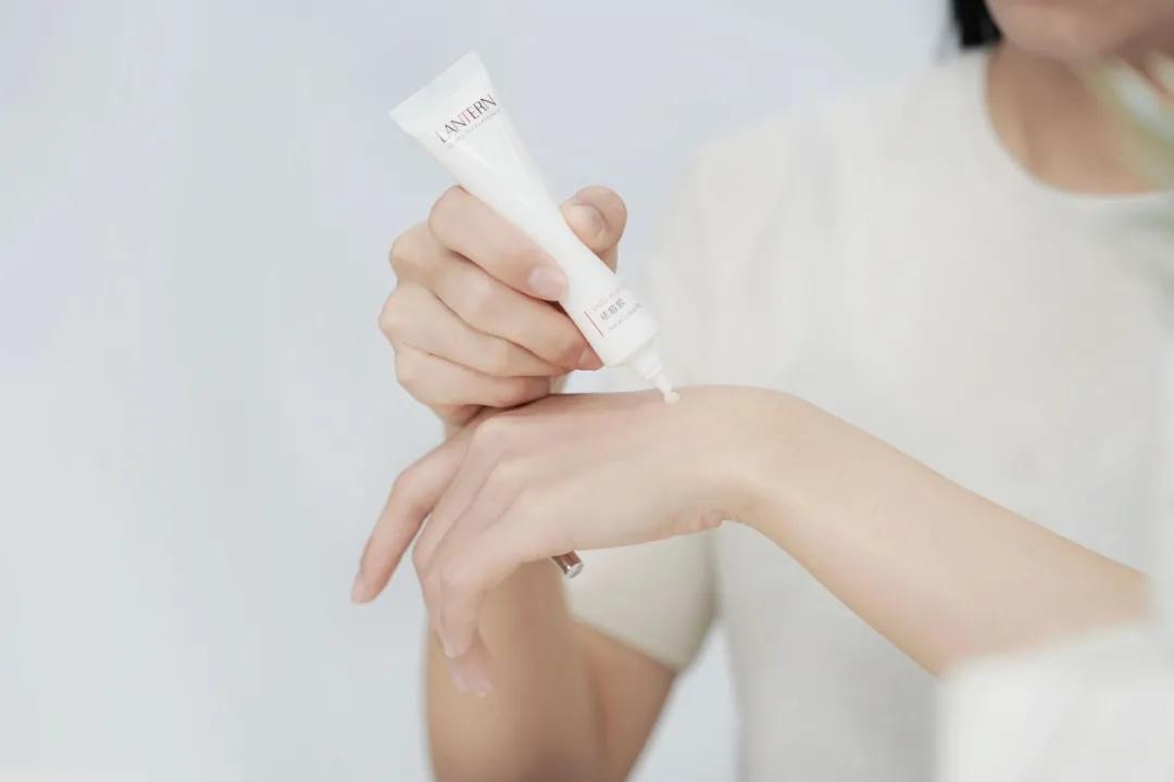 护肤小技巧痘印怎么去除,脸上痘痘痘印反反复复如何护肤