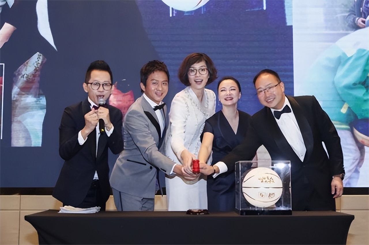 姚明和叶莉年龄,姚明与妻子叶莉