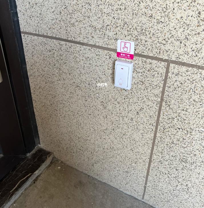 小姐姐和邻居小狗发展迅速，几天后竟然都“滚床单”啦~