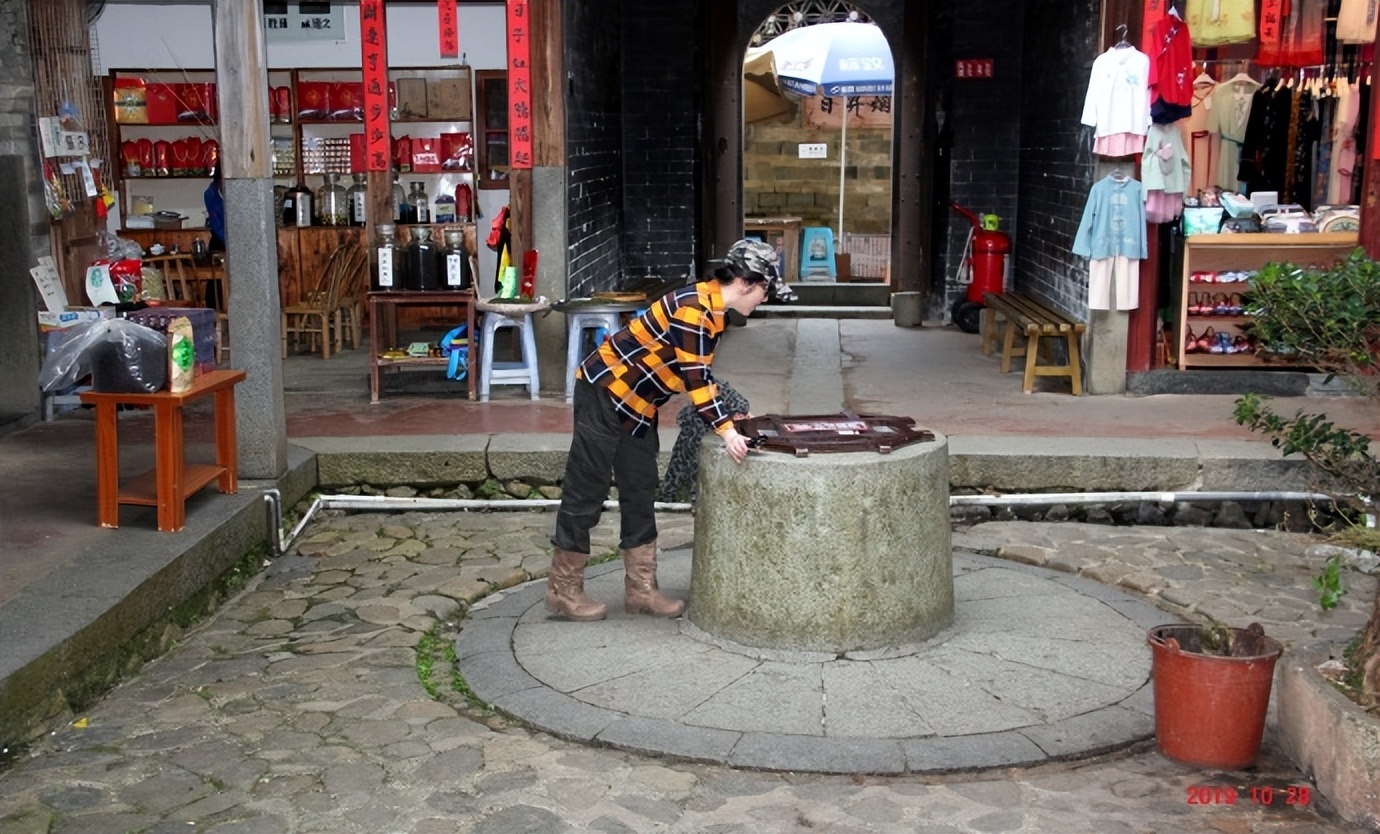 走进世界文化遗产之一福建永定客家土楼