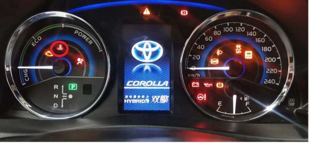 行驶中故障灯亮是怎么回事,行驶中故障灯亮了车顿挫