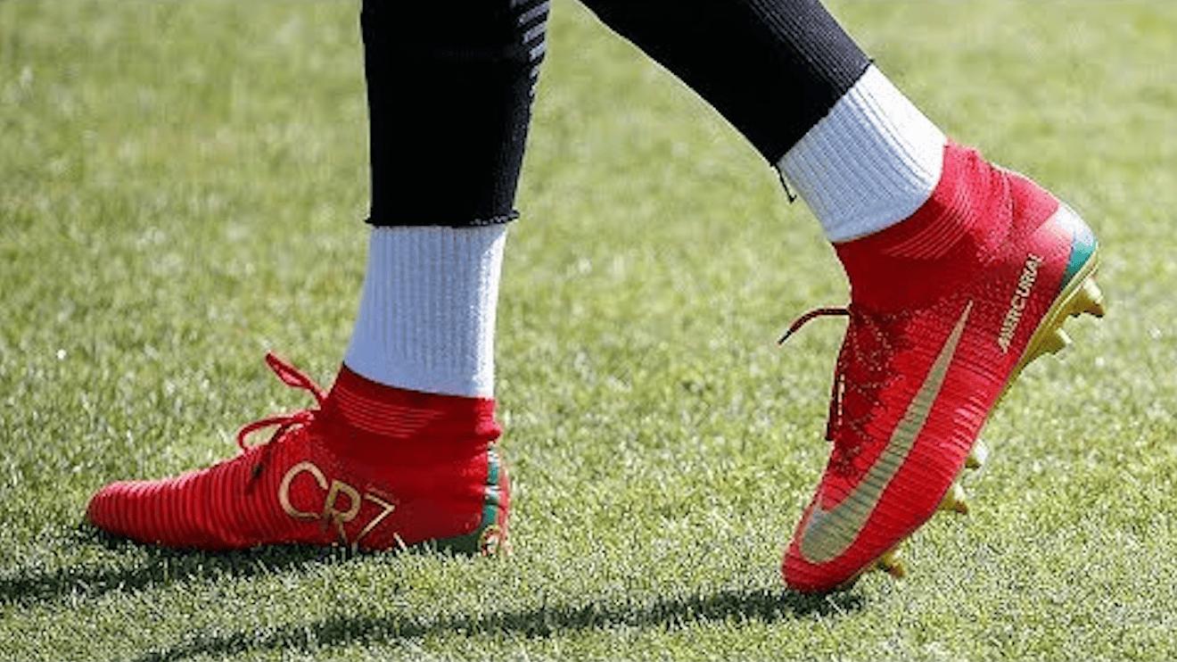 比黑丝更好看！破洞，超短，过膝，叠穿，足球袜有哪些个性穿法？