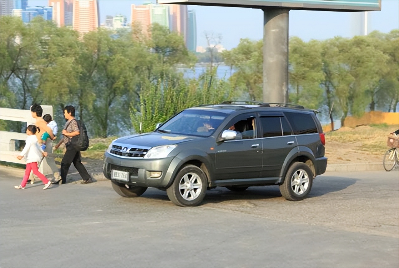 中国“买菜车”，来到朝鲜后摇身一变成豪车，满大街“豪横”味道