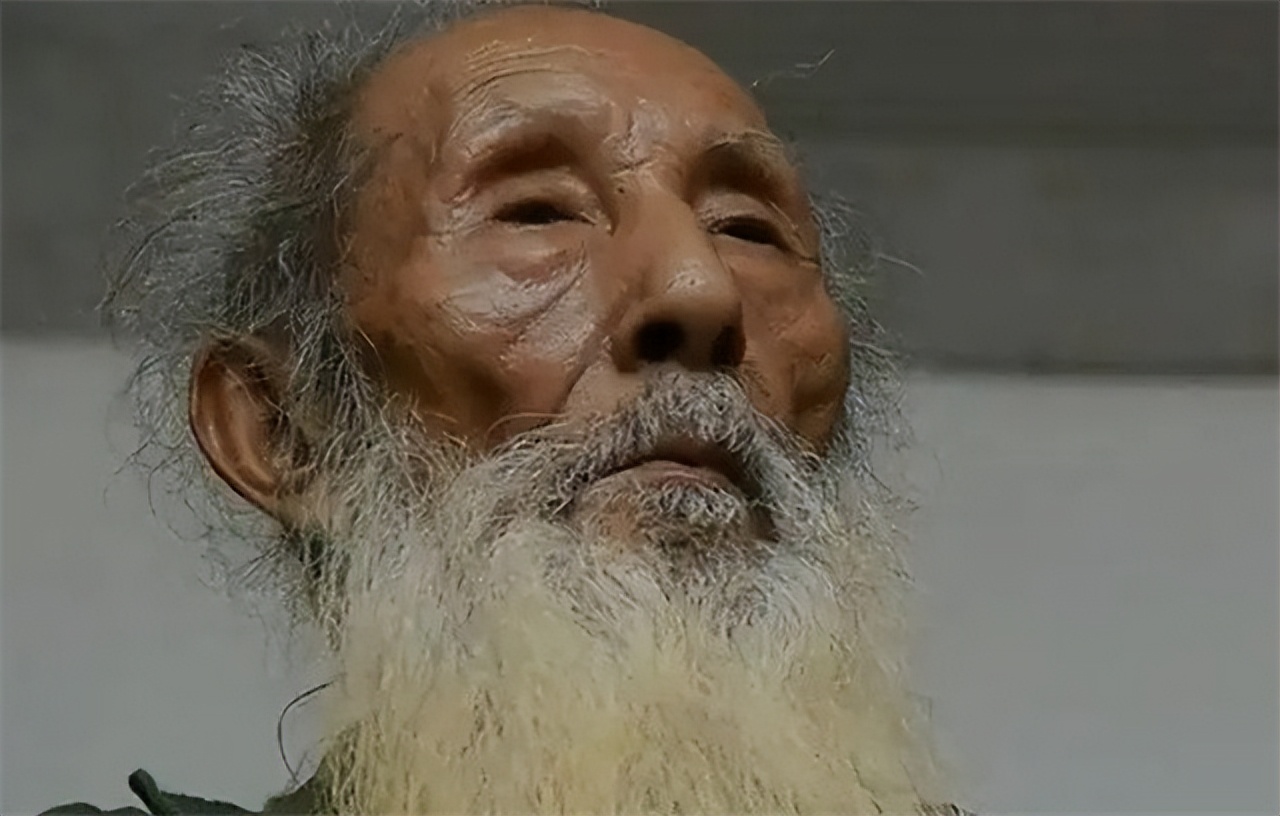 李继胜：87岁的他当“裸模”20年，与24岁女孩同住，子女都不来往