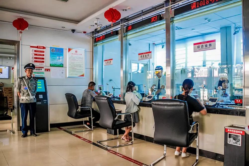 银行员工存多少钱才能存款,银行工作人员会把钱存自己银行吗