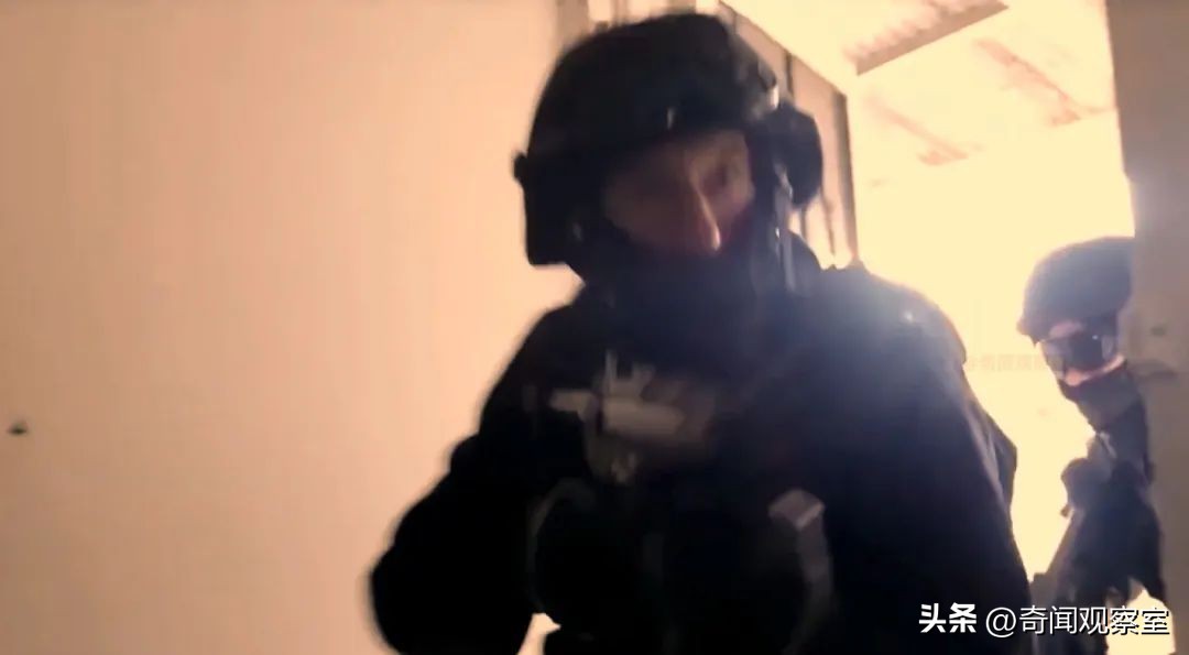 *底卧**与杀手的惊险对碰，热播美剧《BlackBird》背后的真实故事