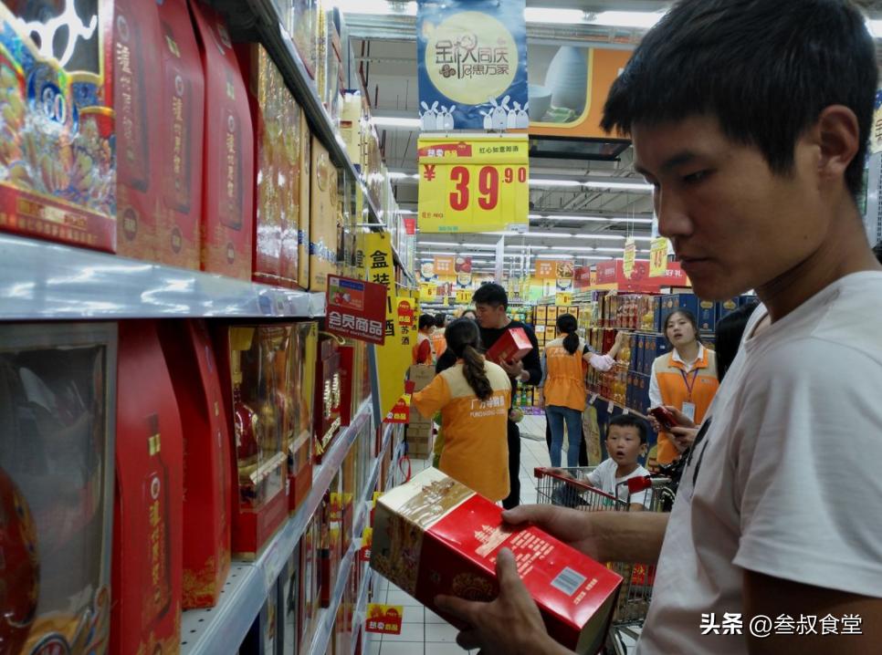 实体店卖白酒怎么赚钱,白酒店卖白酒的利润大概多少