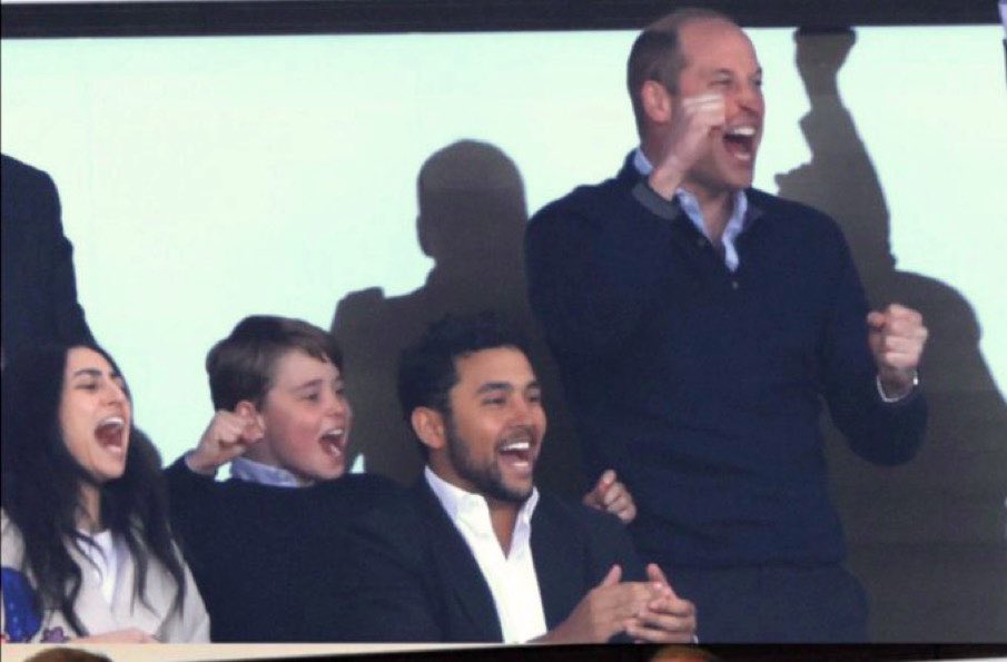 乔治与威廉看龙争虎斗,乔治王子与威廉看球赛旁边是谁