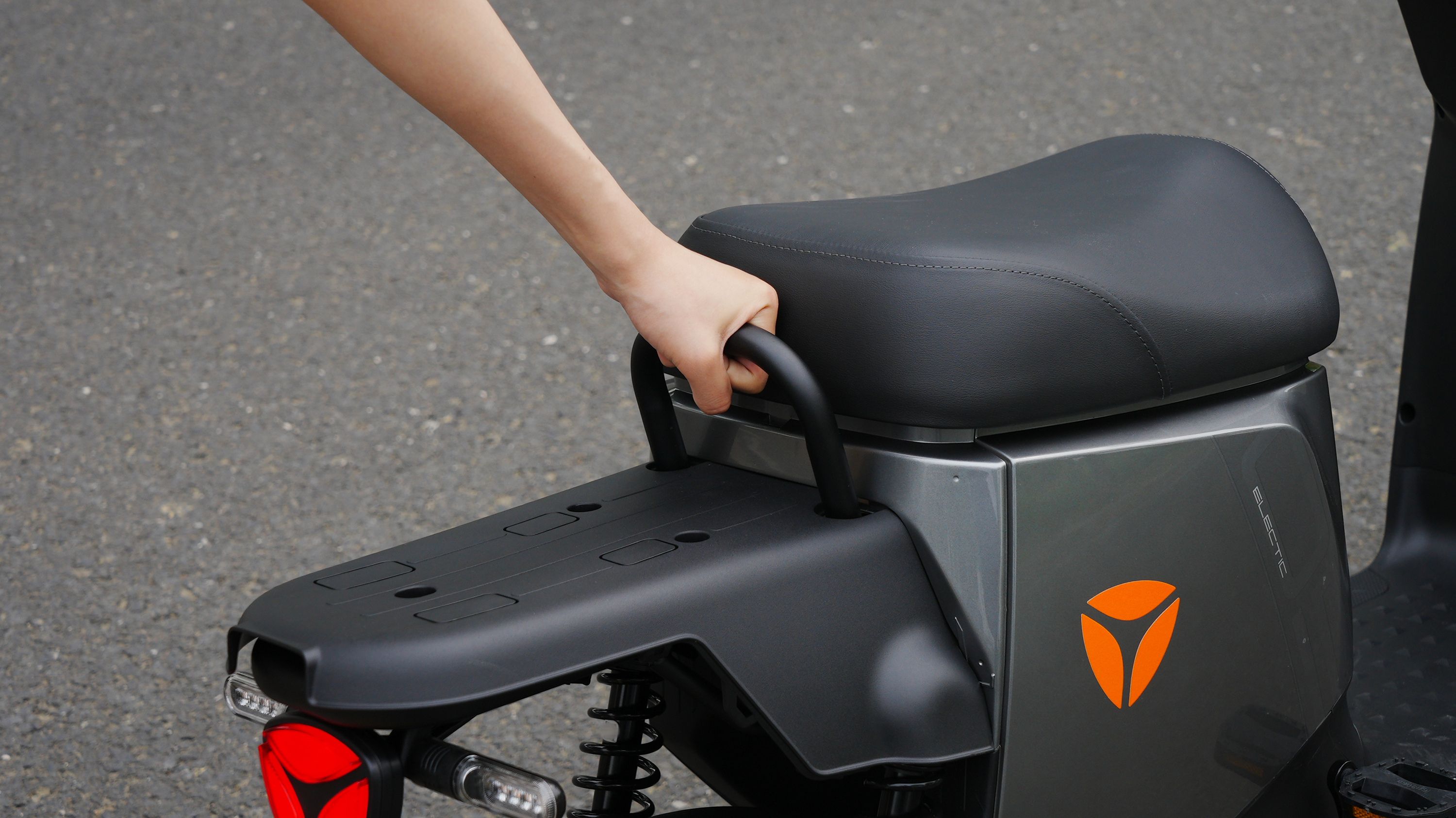 电动车座椅买哪种好,猛马电动车怎么选