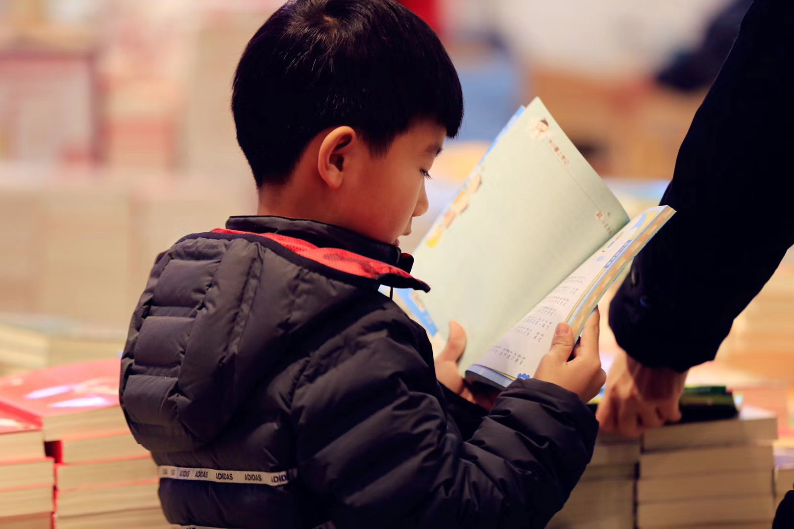 推荐教材老师被开除,老师因为推荐几本教材被开除