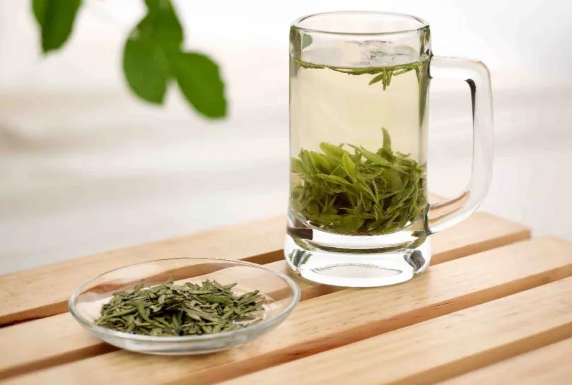 红茶和绿茶有什么区别如何区分,喝茶绿茶和红茶有什么区别