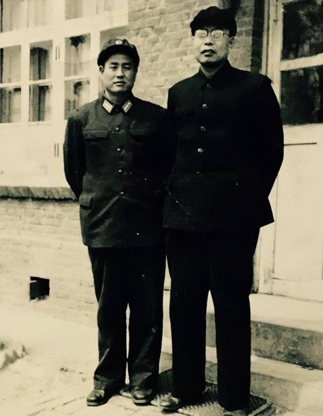 1953年，志愿军师长负伤后回家探亲，发现拉车的车夫就是父亲