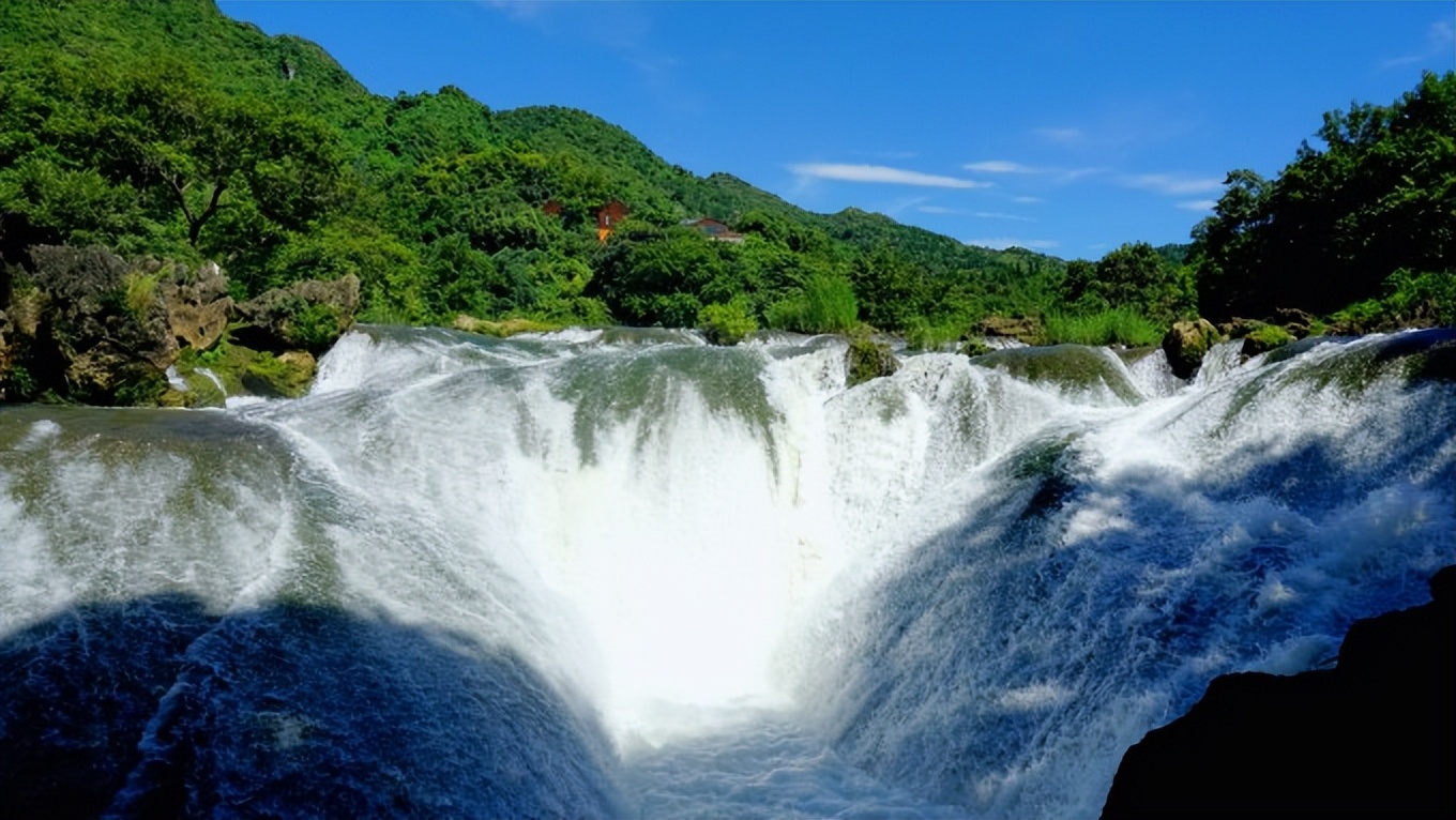 黄果树瀑布漫天扑面而来的水雾,黄果树瀑布4天旅游攻略