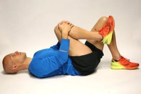 跑步后最简单有效的拉伸,怎么做正确的跑步后拉伸