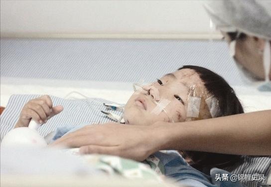 温州动车事故小伊伊被救过程,动车事故幸存女孩小伊伊