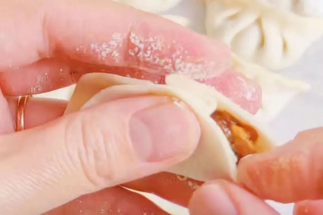 饺子包好放冷冻为何会裂开,饺子包好了放冰箱怎样才会不粘