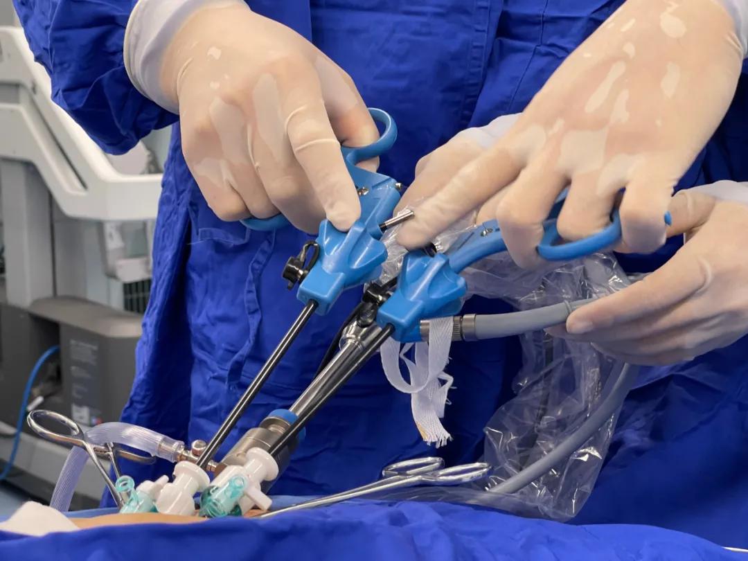 过年前，他“打飞的”来做手术——