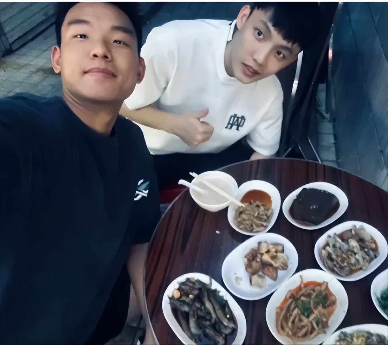 广东新星徐昕20分钟13分7板4帽,刘权标和徐杰击掌