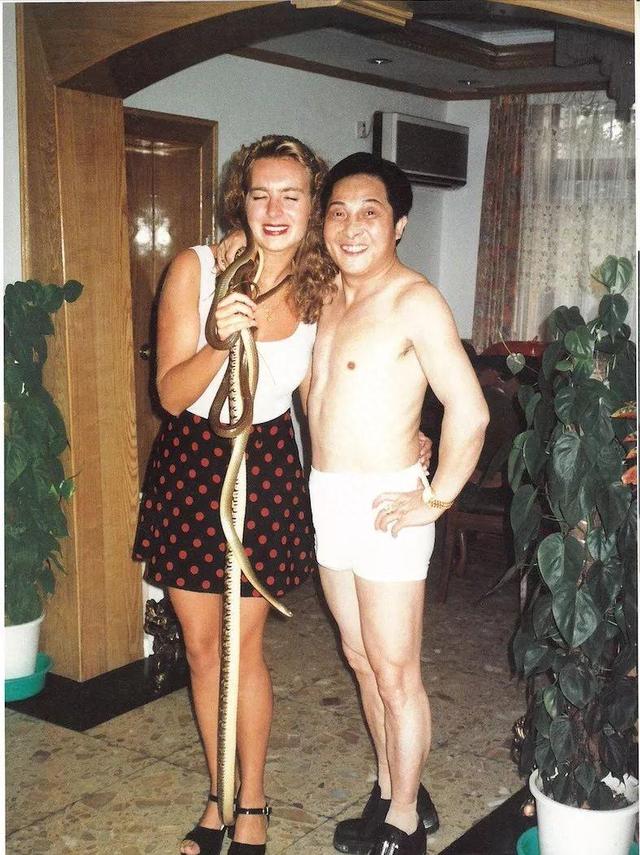 大师王林给女星们“开光”的！一丝不挂用酒画符，场面炸裂！