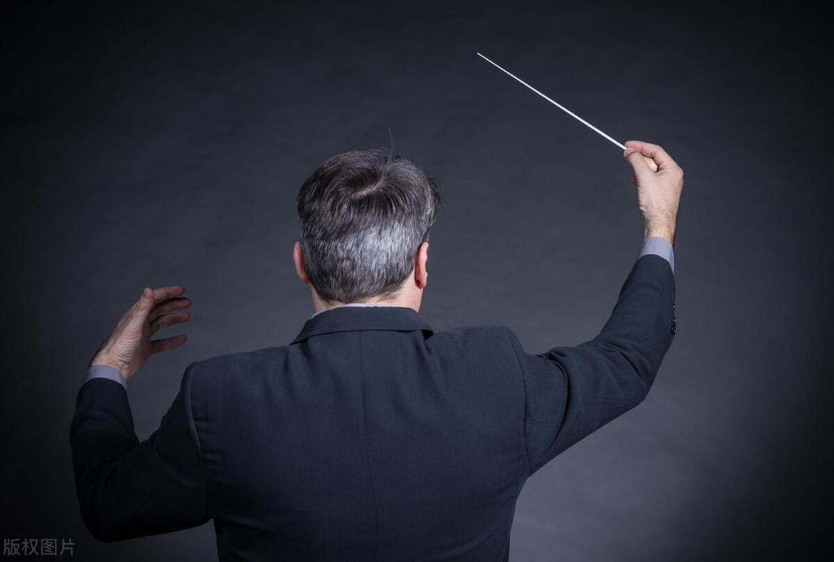 同事像领导一样指指点点,同事不干活还指手画脚怎么回应