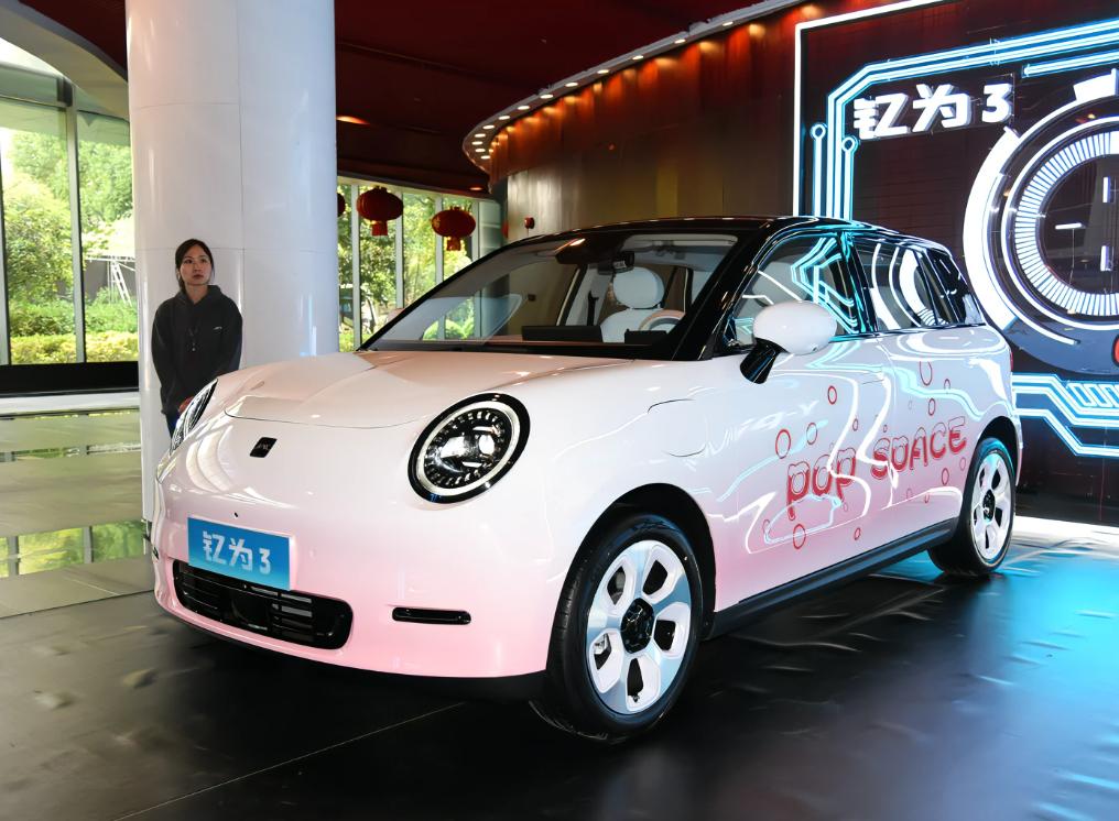 纯电家轿搅局者,新能源搅局者零跑b11