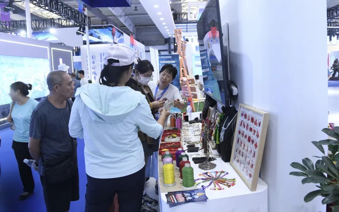 鎶㈠厛鎺㈢濂ョ壒鑾辨柉,鎶㈠厛鎺㈠崠鍦哄畬鏁寸増