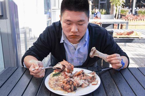 经常咬到腮帮子和舌头是怎么回事,为什么吃饭老是咬到腮帮子和舌头