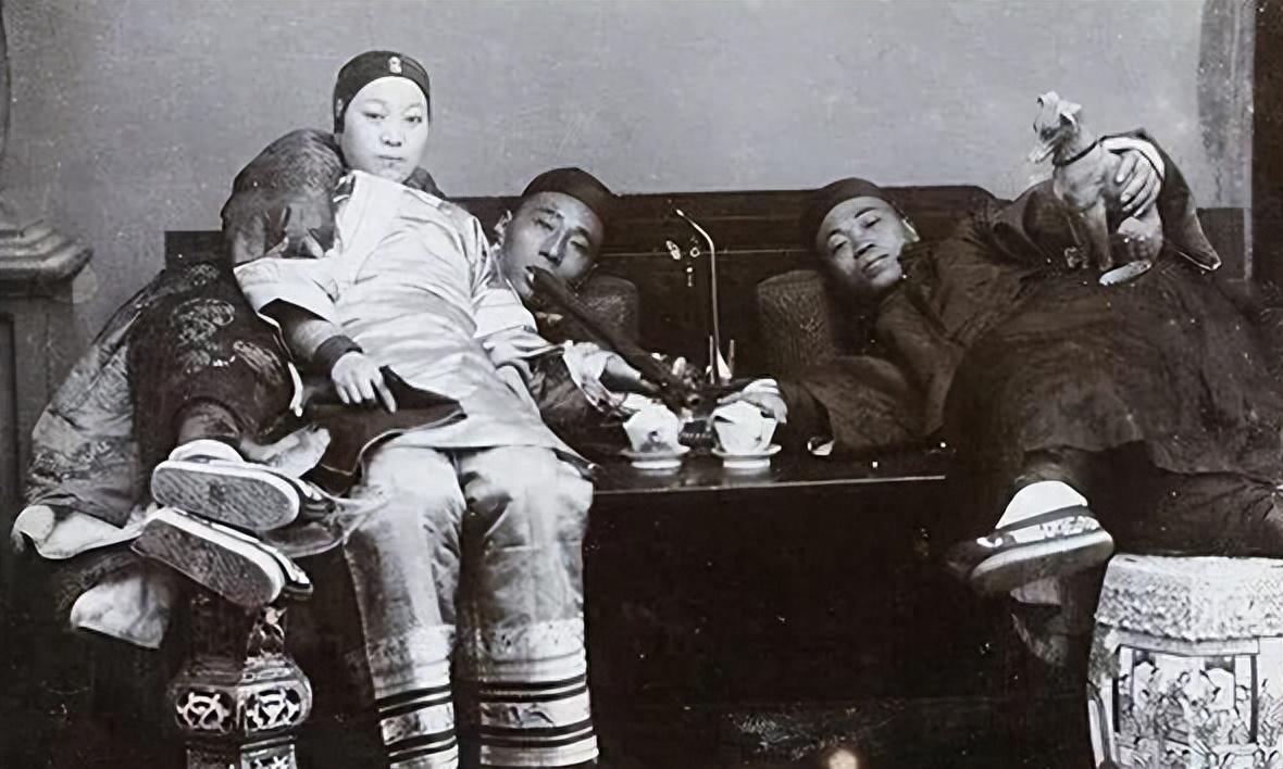 【晚清*楼青**秘影】*楼青**女丰乳肥臀，媚态撩人，风情尽显！