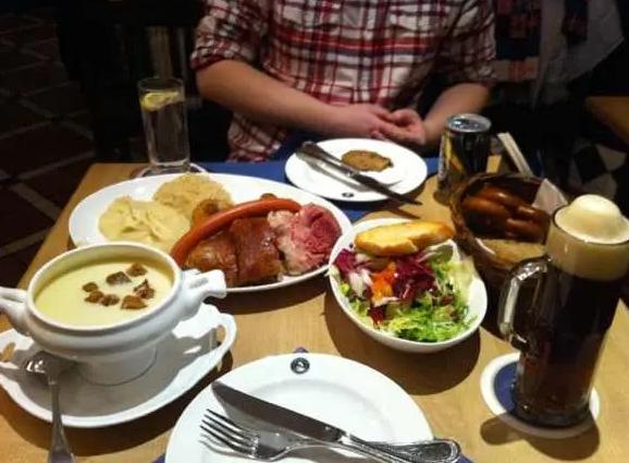 39岁大叔和19岁女生相恋7年,19岁少女一见钟情离婚大叔