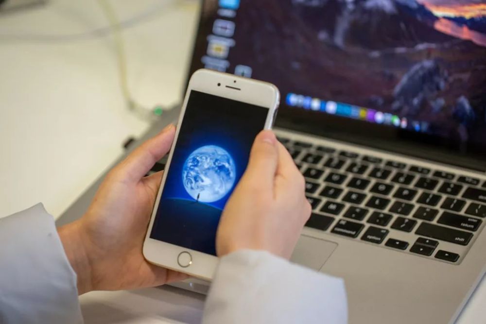 结合一起“QQ号码”案讨论，网络虚拟财产继承的现状及存在的问题