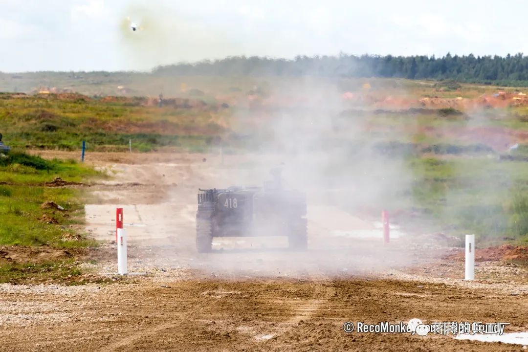 70后*器武**取得五杀，俄军风暴-S反坦克导弹车全灭敌人保护渡口