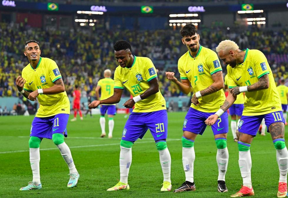 13分钟2-0！韩国被打爆内马尔维尼修斯进球巴西两度跳起桑巴舞